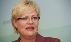 Kunnskapsminister Halvorsen gleder seg over rekordmange læreplasser, og roser næringslivet for deres bidrag.