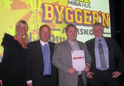 Kjededirektør Christine Holm med årets HIBA HUS-forhandlere, Ivar Gråberget, Remi Jansen, fra Bygger'n Aurskog, og Eivind Hansen, teknisk leder i HIBA HUS. (Alle foto: Bygger´n)