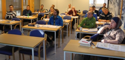 14 tømrere deltar på videreutdanningen som nå er ferdig med den tredje av fire moduler.