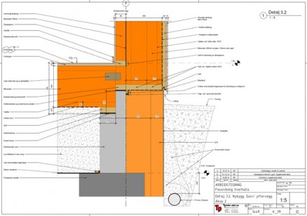 Klikk for stort bilde. I krypkjelleren blir det lagt radonduk som dekkes over med et lag løs lettklinker og et nytt bjelkelag med 40 cm isolasjon. (Illustrasjon: Trønder-Plan)