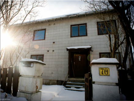 Huset fra 1949 ble bygget av en byggmester. Hans familie bor i dag i nabohuset og ble rørt over at rehabiliteringen også tok vare på mange originale detaljer.