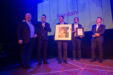 Årets beste leverandør 2014 var NORDAN. (f.v) Arnfinn Norås, Stian Moursund (Nordbohus AS), Arne Martin Høstfet, Håkon Svendsen, Robert Withbro. (Foto: Nordbohus)