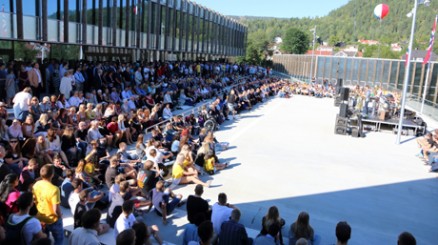 Ministeren stod for den offisielle åpningen av studieåret 2015/2016. (Foto: Buskerud fylkeskommune)