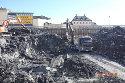 Utgravingen av byggegrop stilte strenge krav til dimensjonering av spuntvegger. Bildet er tatt i retning Nobels Fredssenter sist i september 2015. (Foto: NGI)