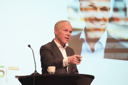 - Nå jobbes det med forenklinger og vi skal ta tak i de som kan gi de største gevinstene og kostnadsreduksjoner. Særlig der hvor kostnadene med dagens krav ikke står i forhold til den kvalitetsgevinsten man oppnår, sa Sanner.